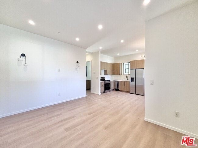 Foto del edificio - 17850 Saticoy St