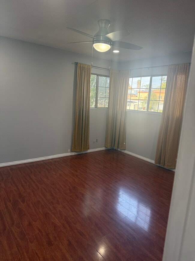 Building Photo - 1302 W 127th St