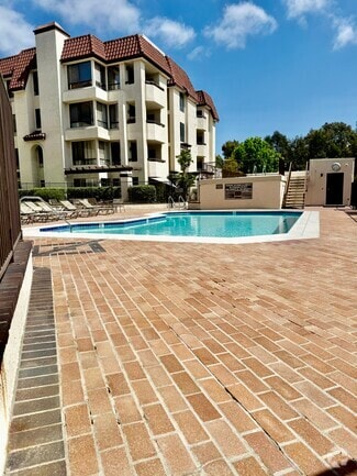 Building Photo - 5875 Friars Rd