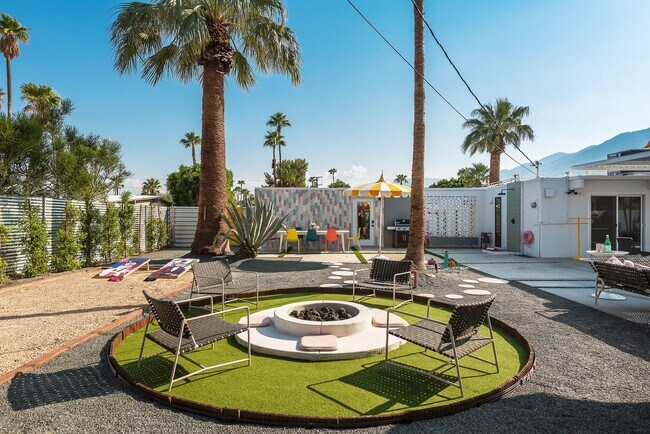 Foto del edificio - Retro Chic Oasis Saltwater Pool, Spa & Mnt...