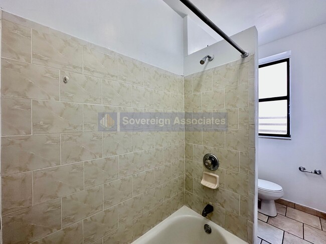 Building Photo - 122 La Salle Street