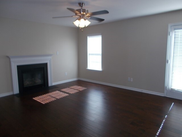 Building Photo - 121 Dovetail Dr