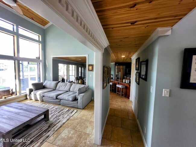 Foto del edificio - Riverfront Living with Private Boat Launch