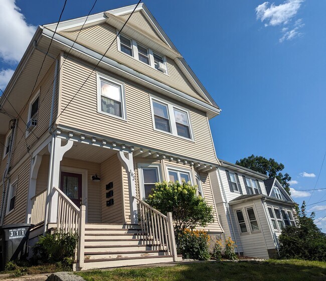 Foto del edificio - 162 Wachusett St