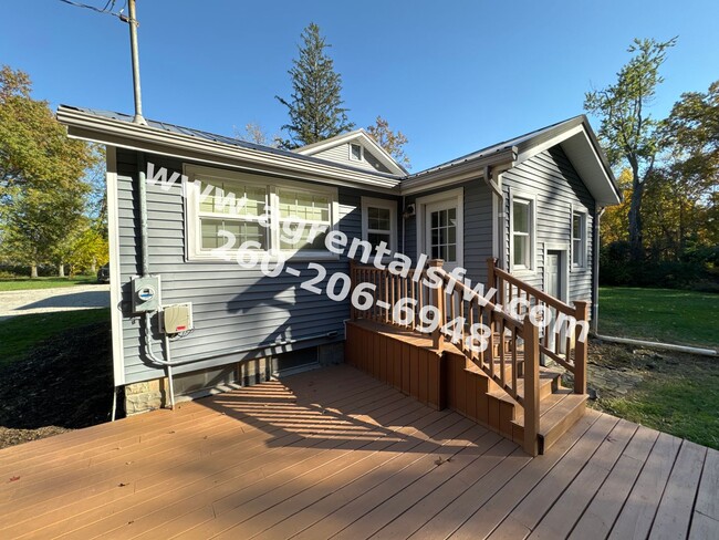 Building Photo - 3 Bedroom House - 1/2 off first month's rent