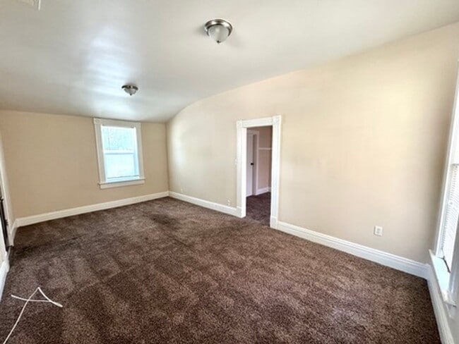 Building Photo - Old World Charm 2 bedroom / 1 bath