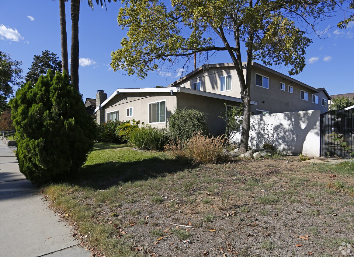 Foto del edificio - 329 E California Blvd