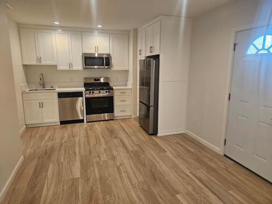 Sala de estar y cocina - 17140 Rayen St