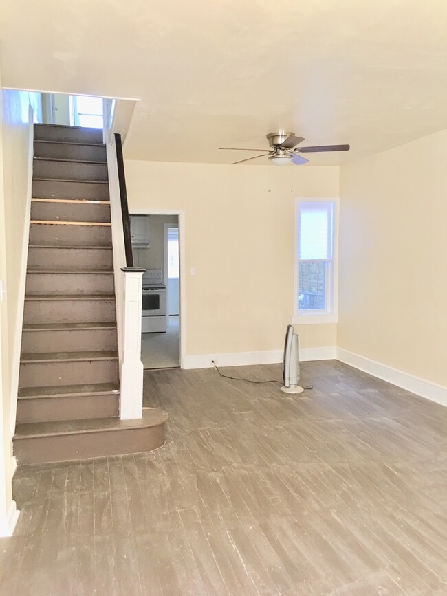 Building Photo - Recently Updated 3-Bedroom Townhouse in Hu...