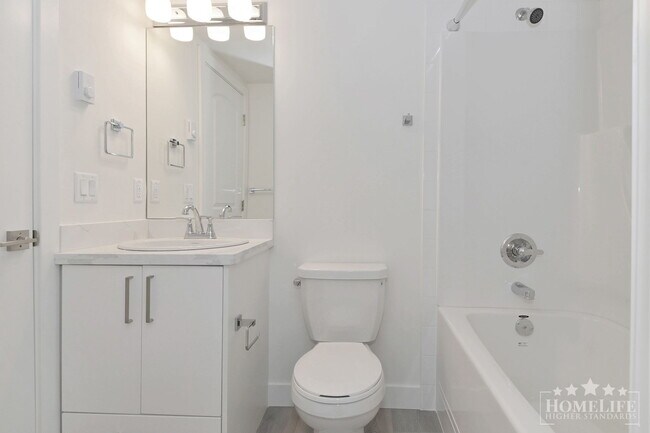 Photo du bâtiment - 19730-19756 56 Ave