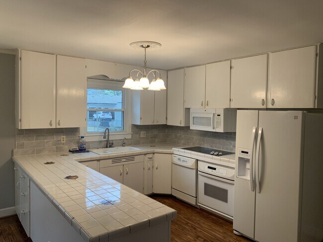 Building Photo - 2917 Mere Dr
