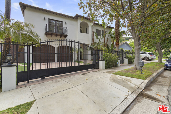 Building Photo - 4132 Woodcliff Rd