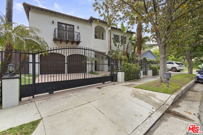 Foto del edificio - 4132 Woodcliff Rd