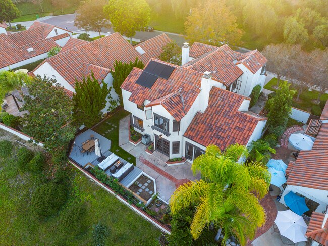 Foto del edificio - 17645 Rienzi Pl