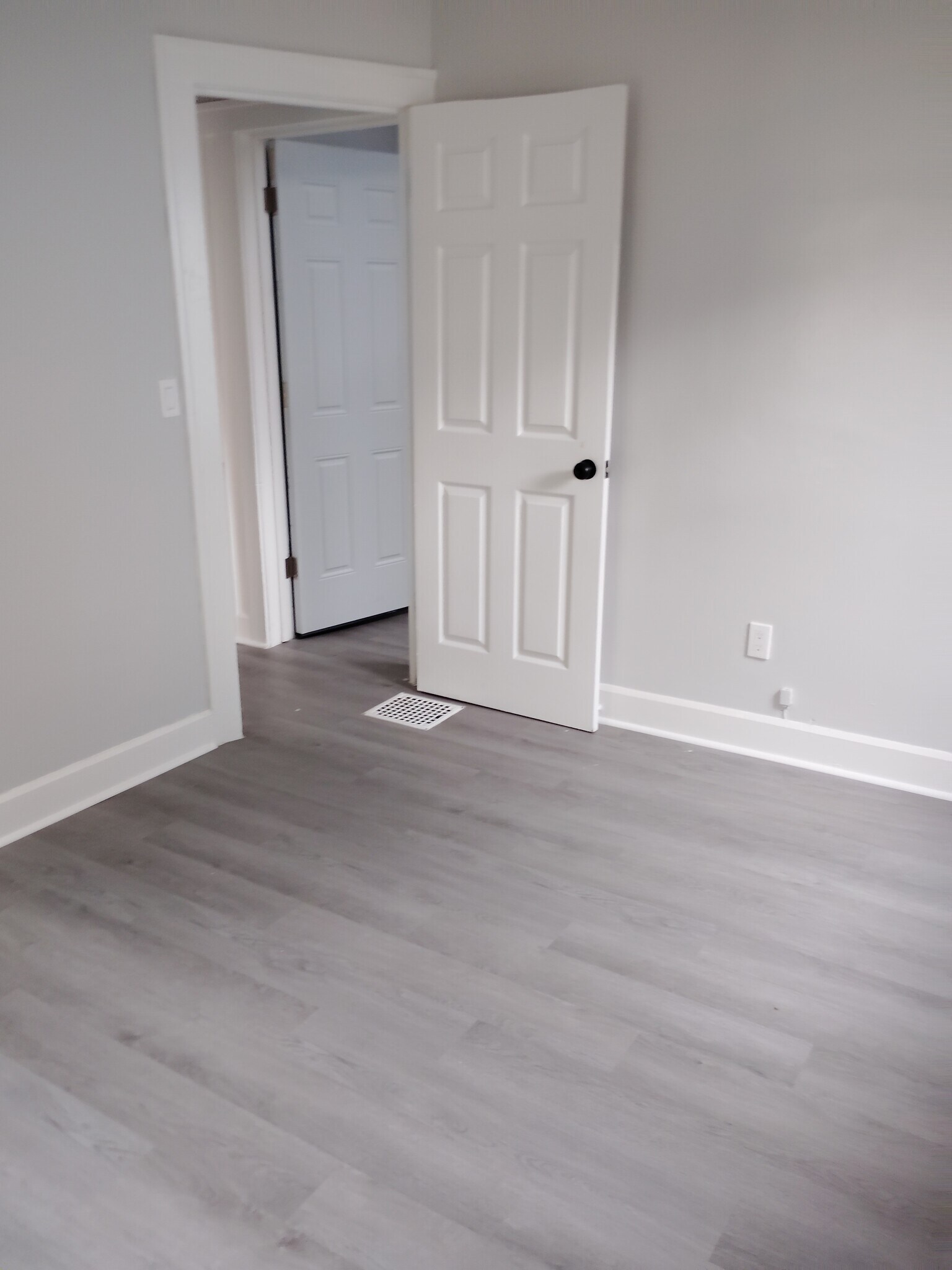 2215 Hood Ave Cleveland, OH 44109 – photo 3