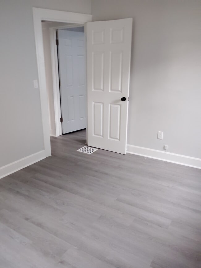 Foto del edificio - 2215 Hood Ave