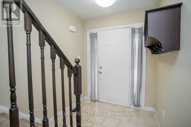 Building Photo - 20 McConkey Crescent