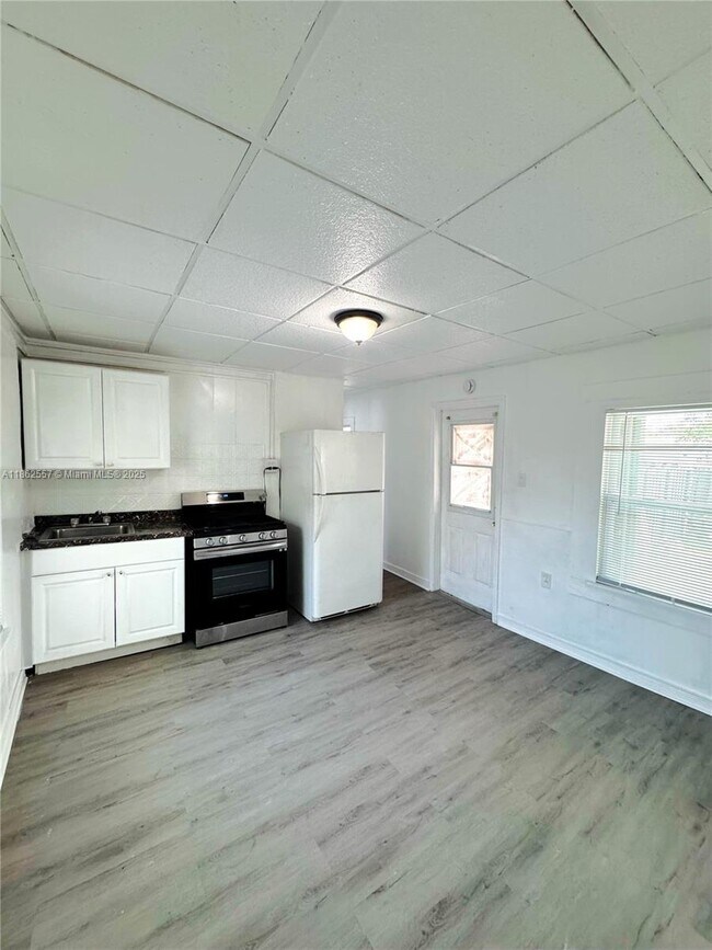 Foto del edificio - 25 SW 10th St