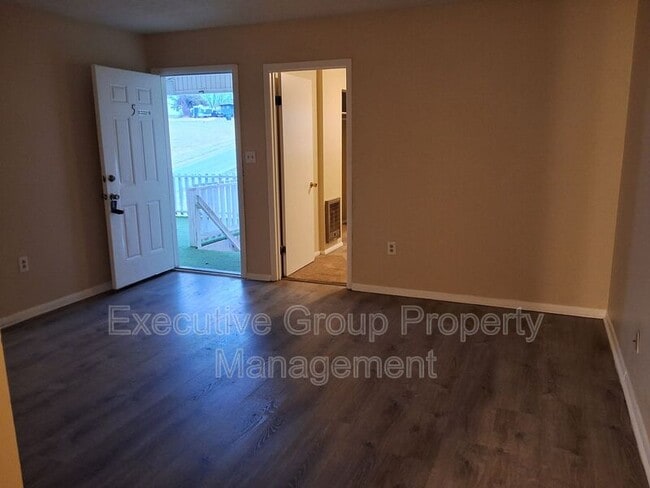 Building Photo - 1190 Lois Ln