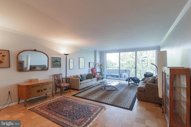 Foto del edificio - 3001 Veazey Terrace NW