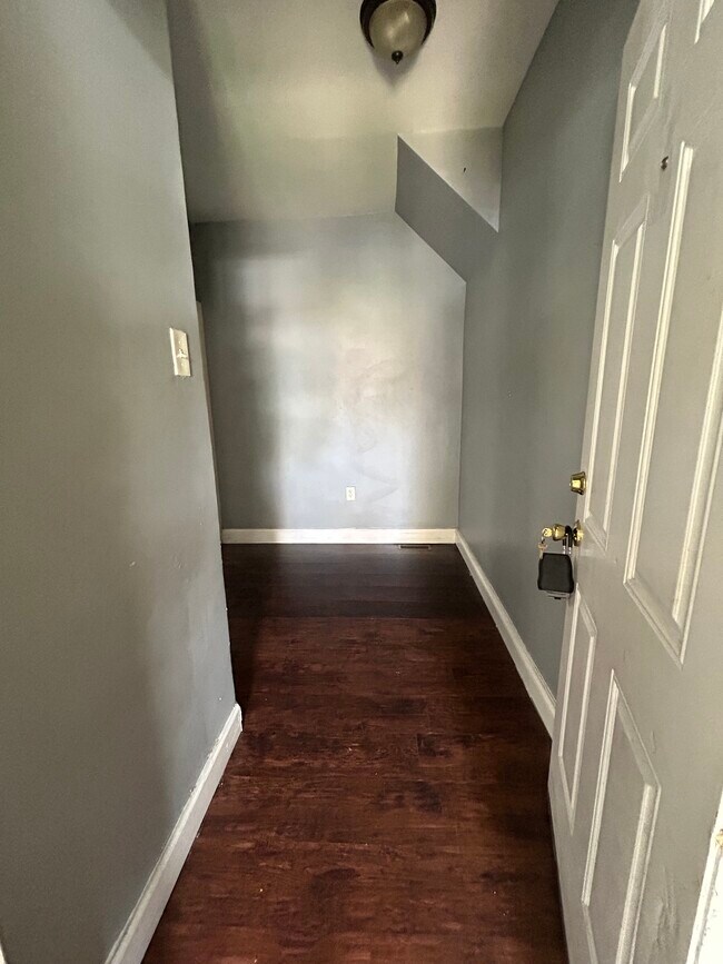 Foyer - 40 Yates Ave