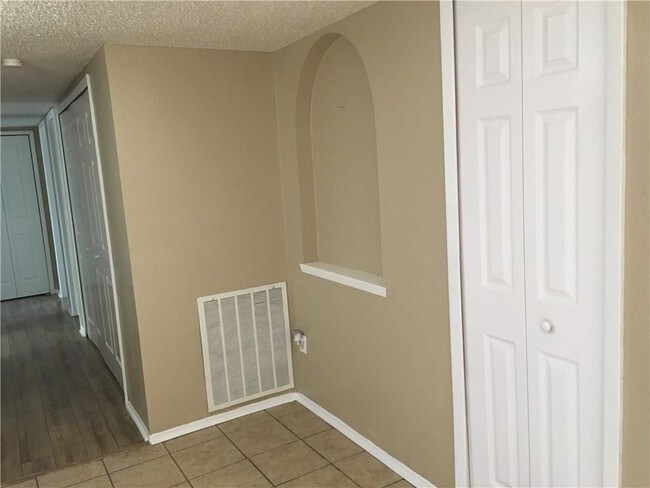 Foto del edificio - 205 Willow Creek Ln