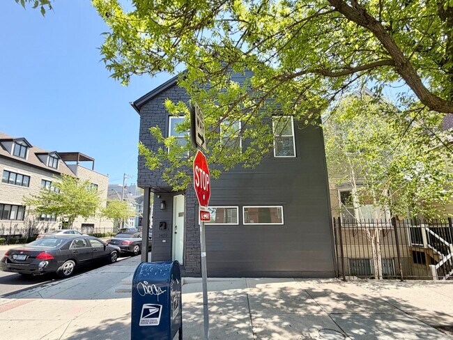 Foto del edificio - 1419 N Paulina St