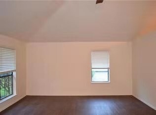 Building Photo - Single story 3 Bedroom 2 Bath home on Main...