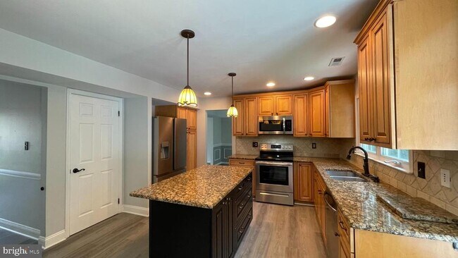 Building Photo - 31 Ballantrae Ct