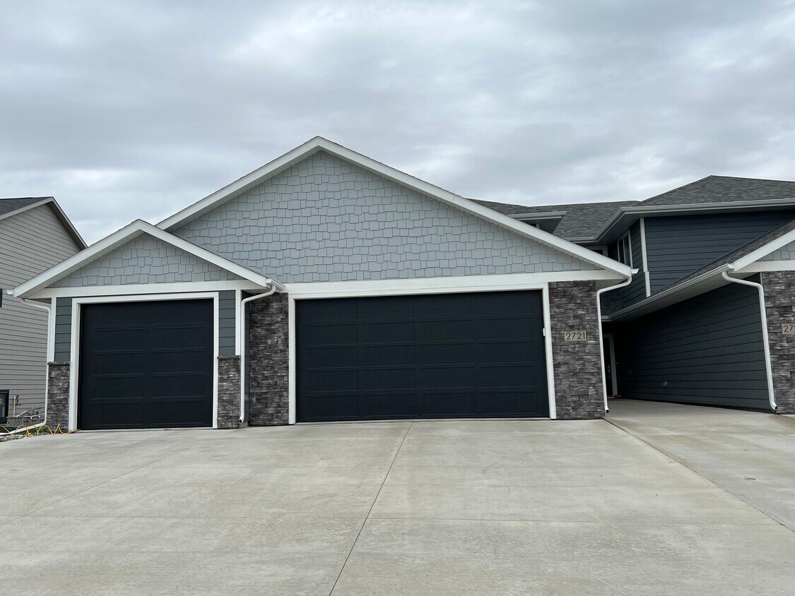 Foto principal - 2721 W Oak Hill Dr