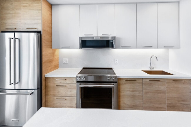 Building Photo - 200 Redpath Ave