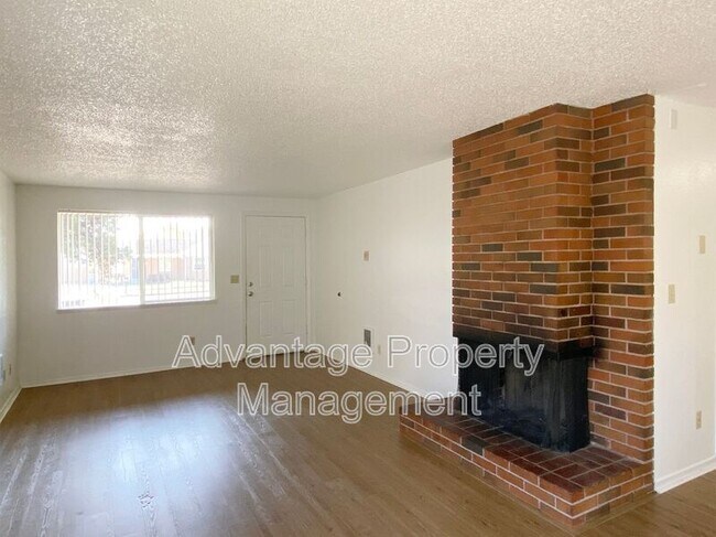 Foto del edificio - 585 NW Walnut Blvd