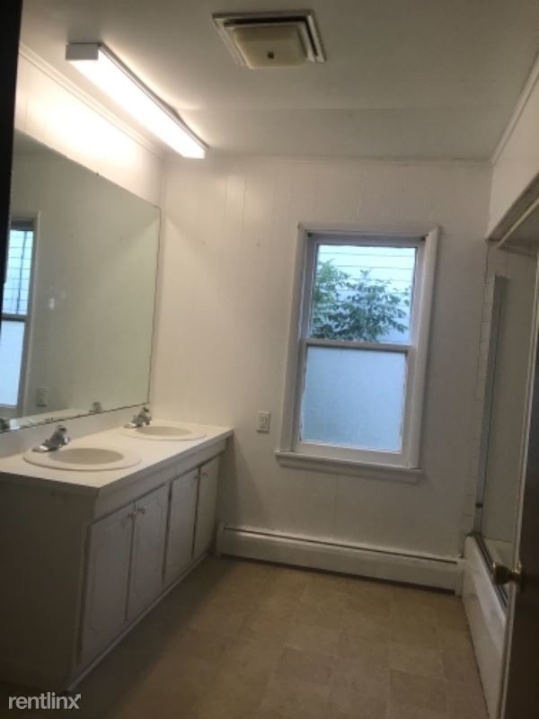 Foto del edificio - 4 br, 1 bath House - 230 s Main st