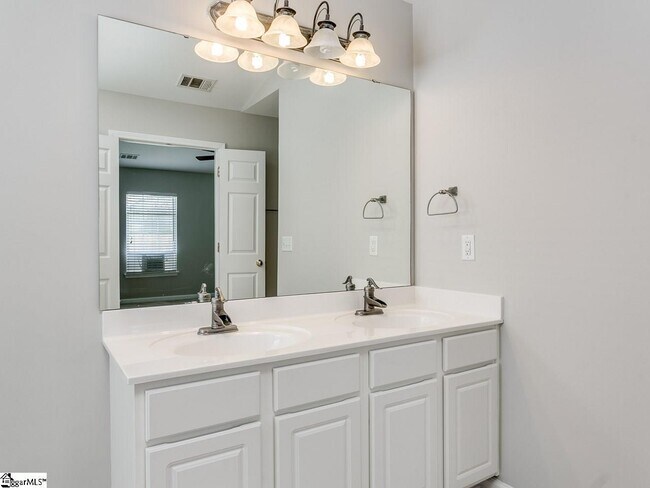 Building Photo - 308 Chartwell Dr