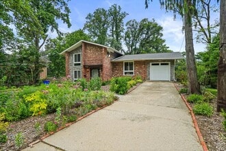Building Photo - 6428 Earlham Dr