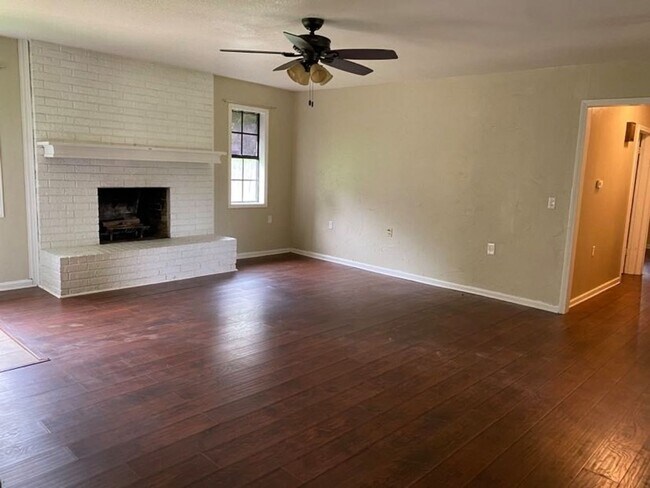 Building Photo - Great 3 bedroom 2 bath home in Benton avai...
