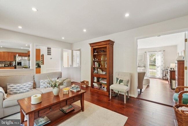 Foto del edificio - 9116 Meadow Rue Ln