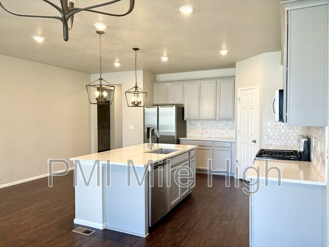 Building Photo - 857 Alpine Aven