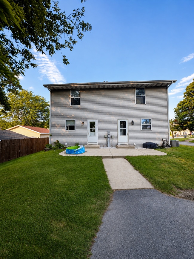 Building Photo - 1312 Falls Ct
