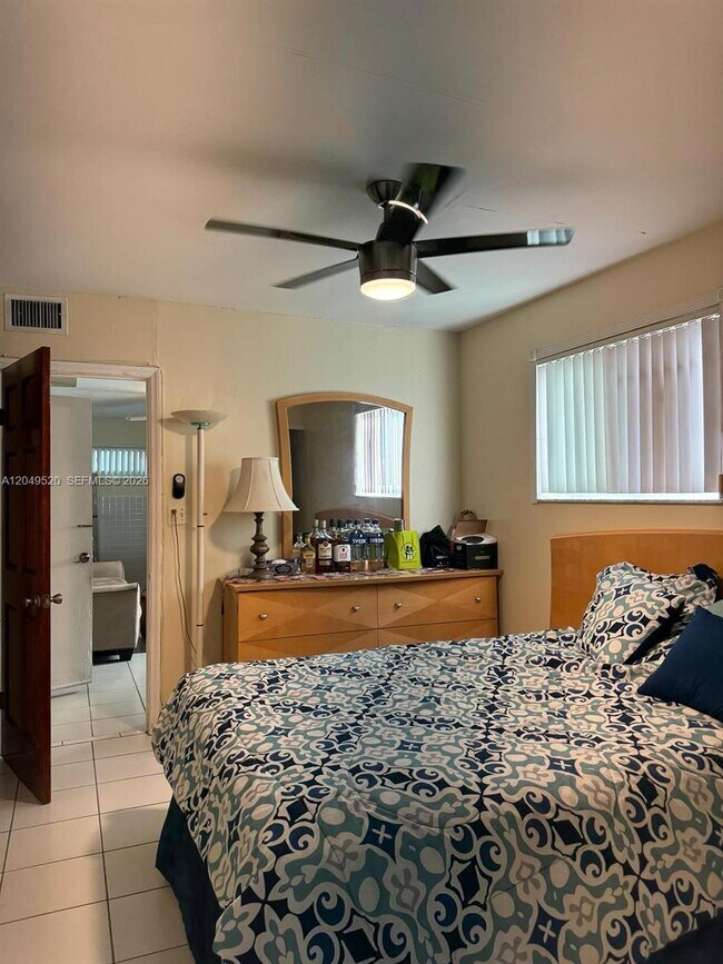 Foto del edificio - 225 NE 175th Terrace