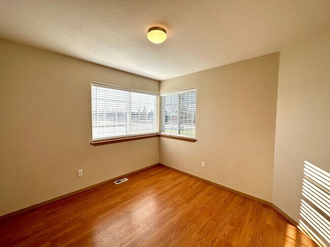 Foto del edificio - Kenai Ranch!