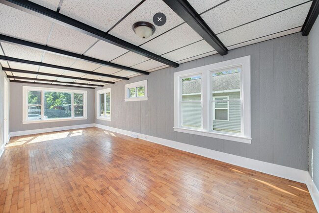 Foto del edificio - 817 Dorchester Ave SW