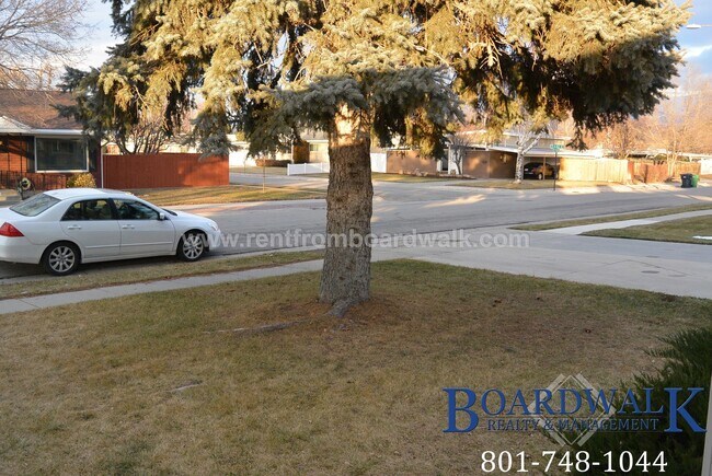 Building Photo - Awesome Sandy 5 Bed 2 Bath House!
