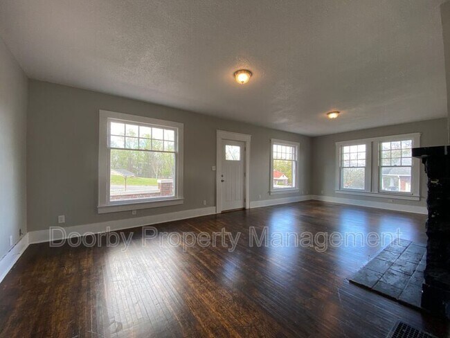Foto del edificio - 2802 Fairview Dr