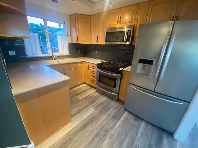 Building Photo - Beautiful 2 Bedroom, 2.5 Bathroom Home with views of the ocean and coastline