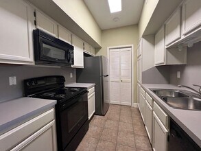 Building Photo - 2025 Augusta Dr