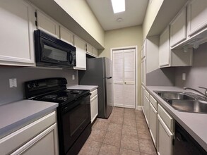 Building Photo - 2025 Augusta Dr