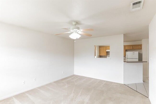 Building Photo - 319 Cedar Ridge Dr
