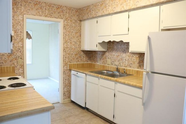 Building Photo - 2 bedroom in Savannah GA 31419