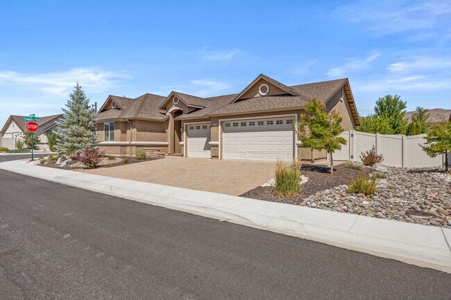 Foto del edificio - **Charming Home for Rent in Damonte Ranch**